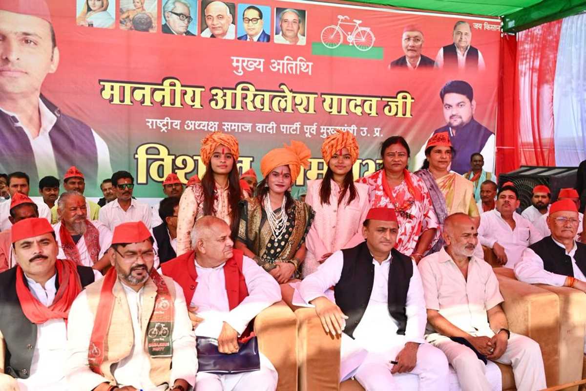 समाजवादी लोग कभी जातिवादी नहीं हो सकते : अखिलेश यादव